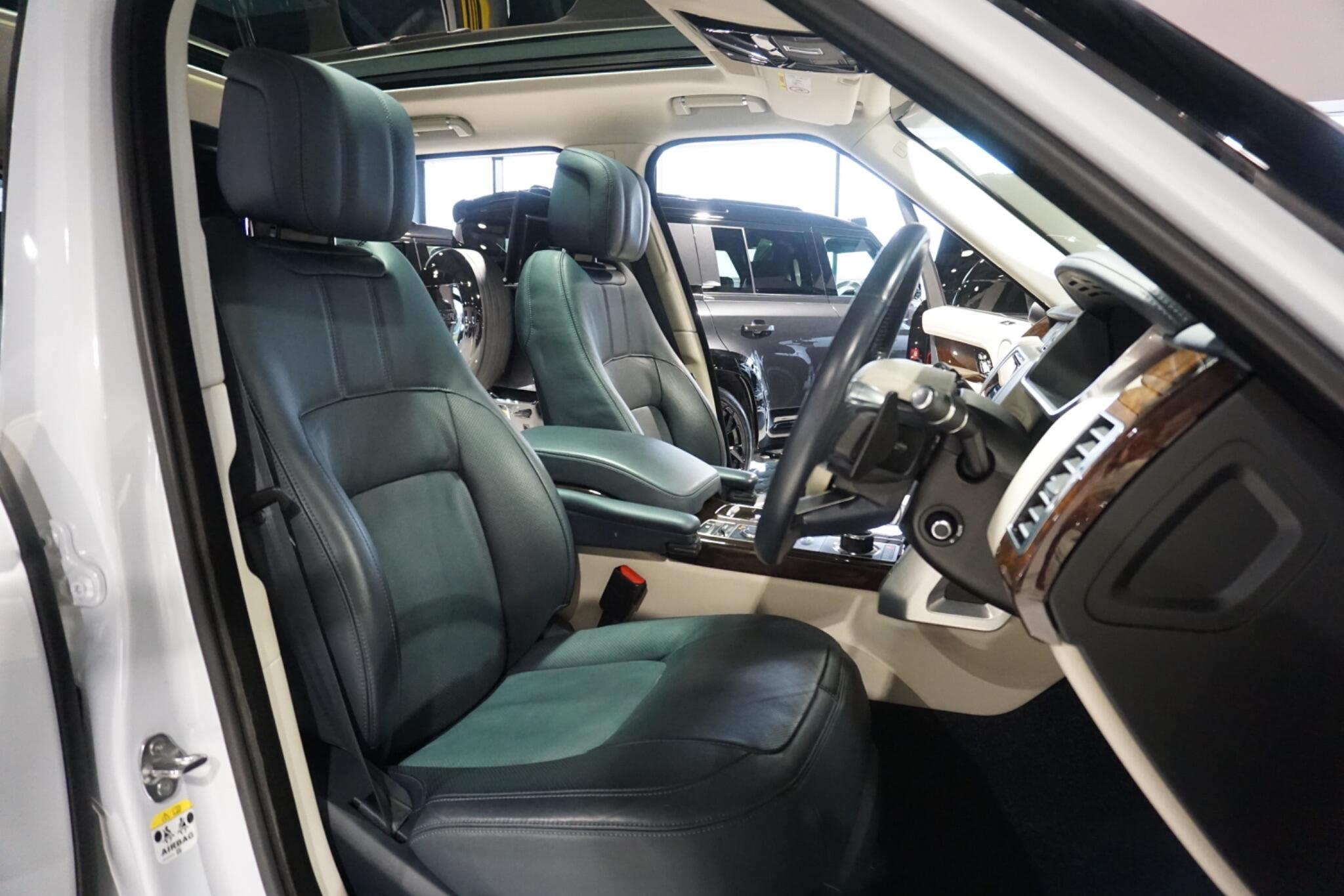 Land Rover Range Rover 2.0 P400e 13.1kWh Vogue SUV 5dr Petrol Plug-in Hybrid Auto 4WD Euro 6 (s/s) (404 ps)